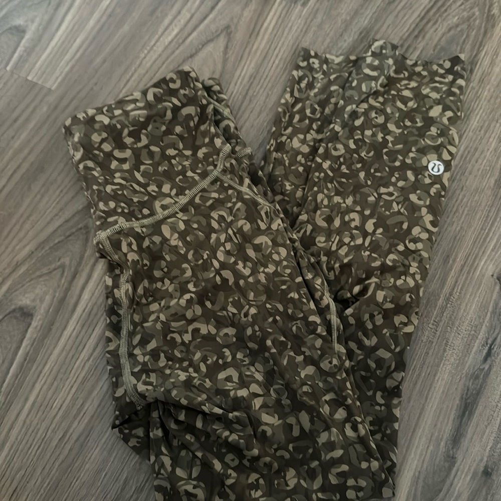 Lululemon base pace 23”